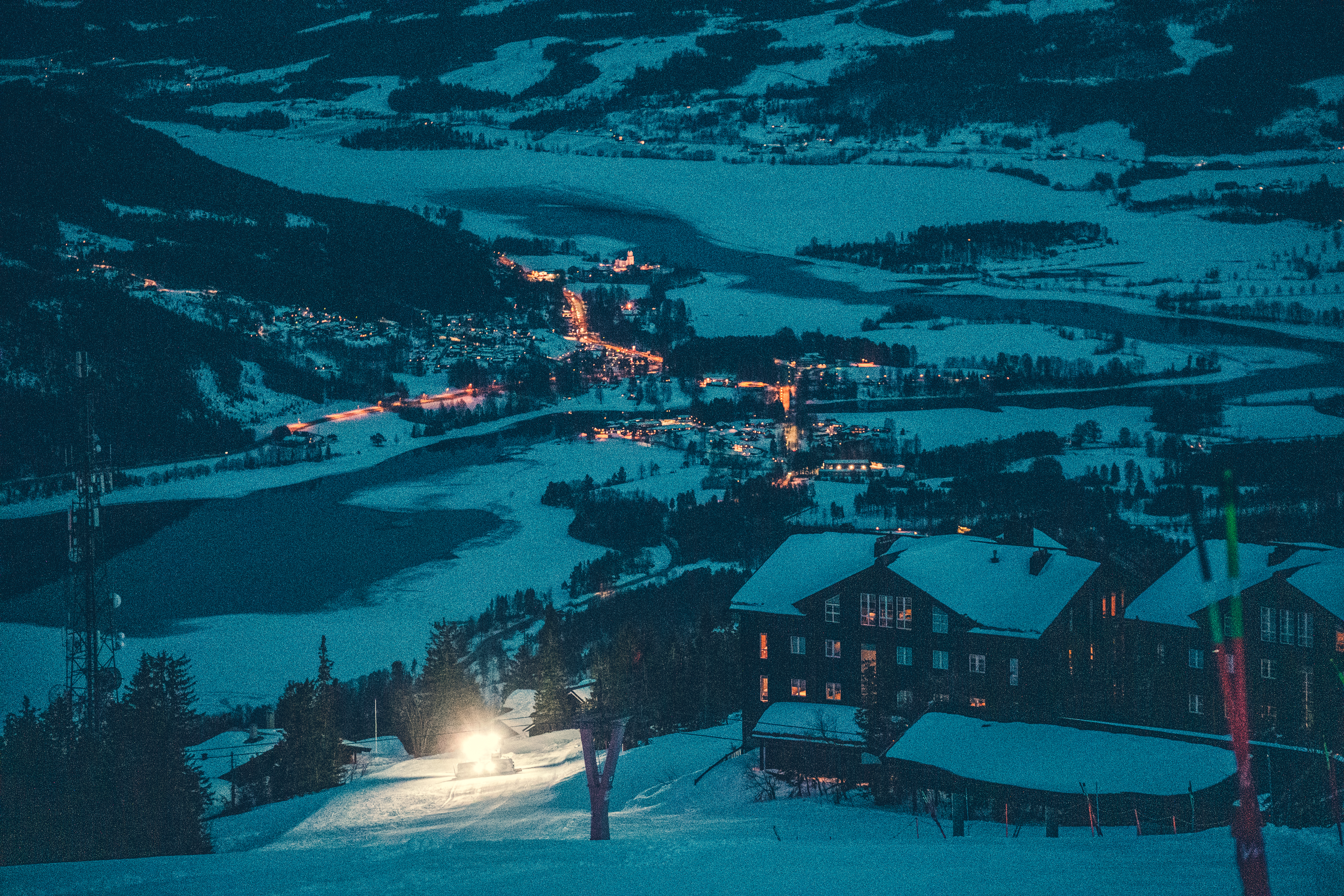 NOREFJELL: Emiely Carratu i prepperen med Krøderen i bakgrunnen. Foto. Bård Gundersen