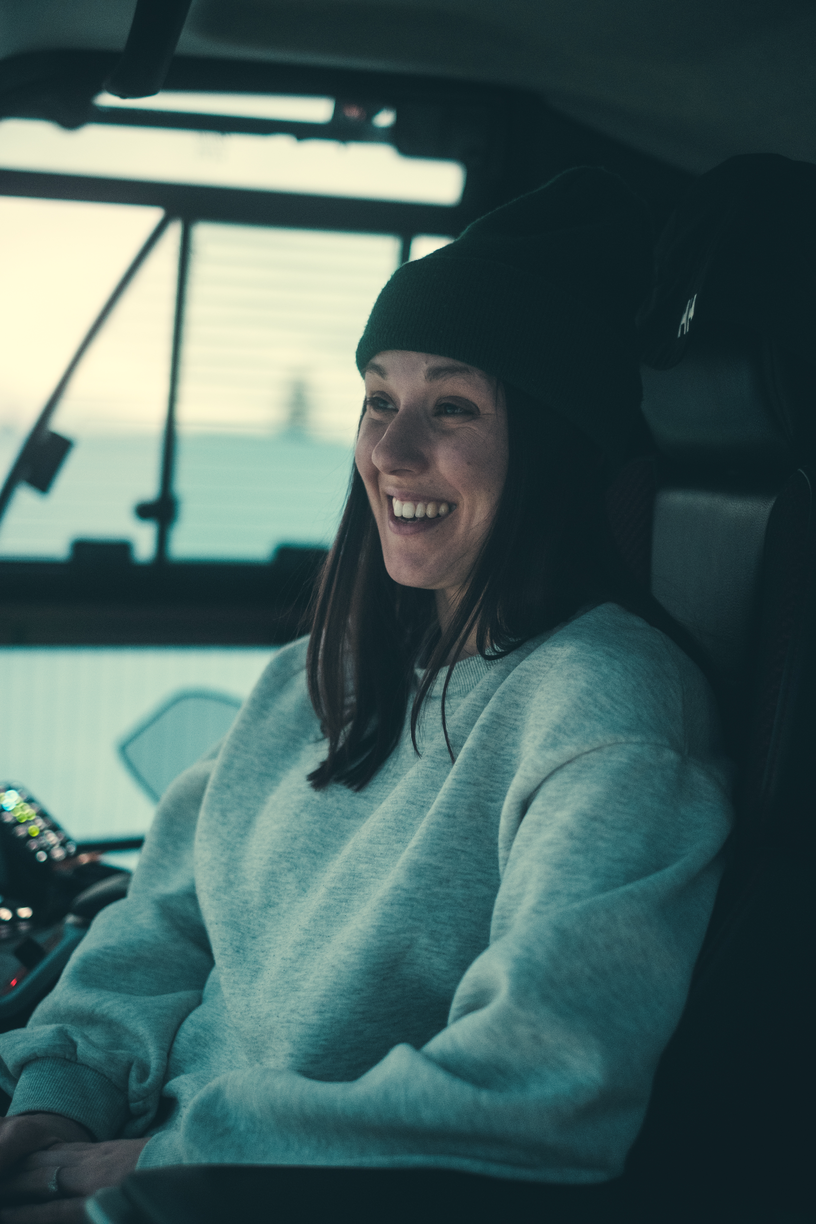 GLAD I SNØ OG FJELL: Emiely Carratu kom inn i yrket gjennom interesse for snowboarding. Foto: Bård Gundsersen