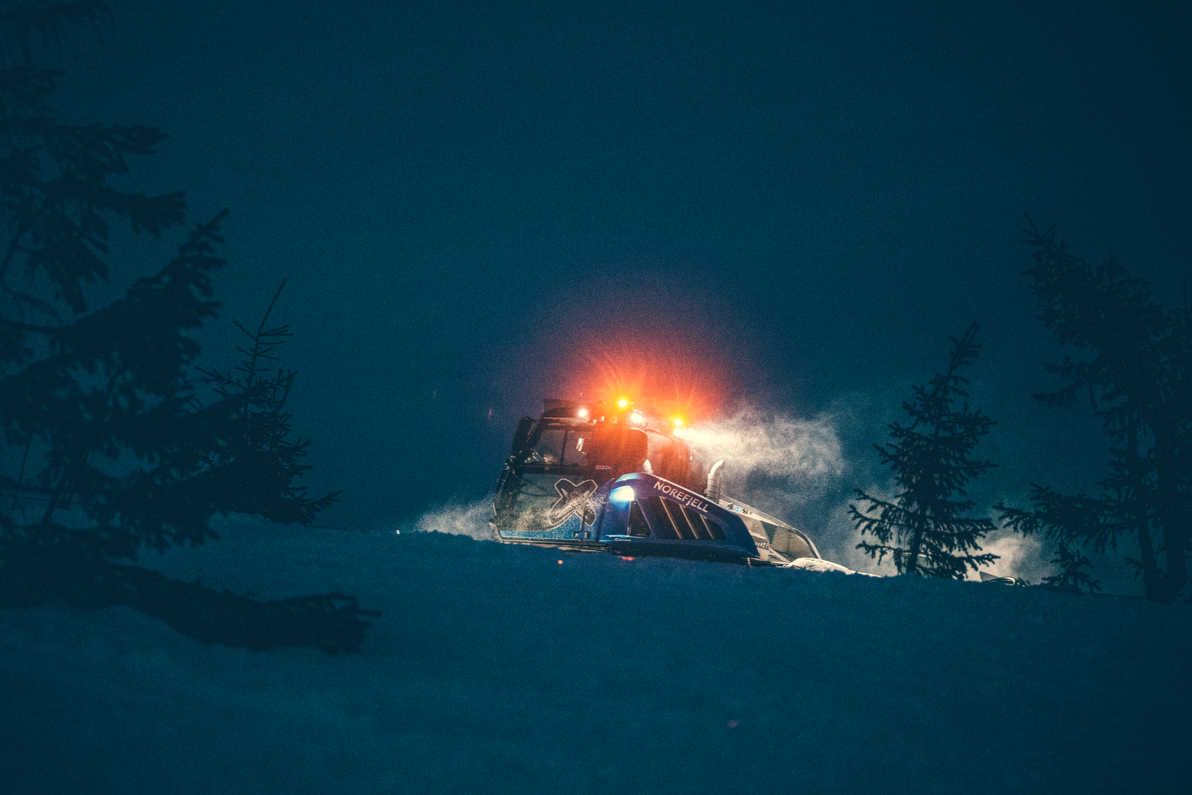 DRAR SEG FREM: Store, brede belter og en kraftig motor gjøre at prepperen kommer seg frem stort sett over alt. Foto: Bård Gundersen