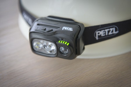 PETZL SWIFT RL: En slik batteriindikator er forbilledlig god. Den lyser hver gang du slår av eller på lykten. Foto; Egill Danielsen Petzl Swift RL test 2024