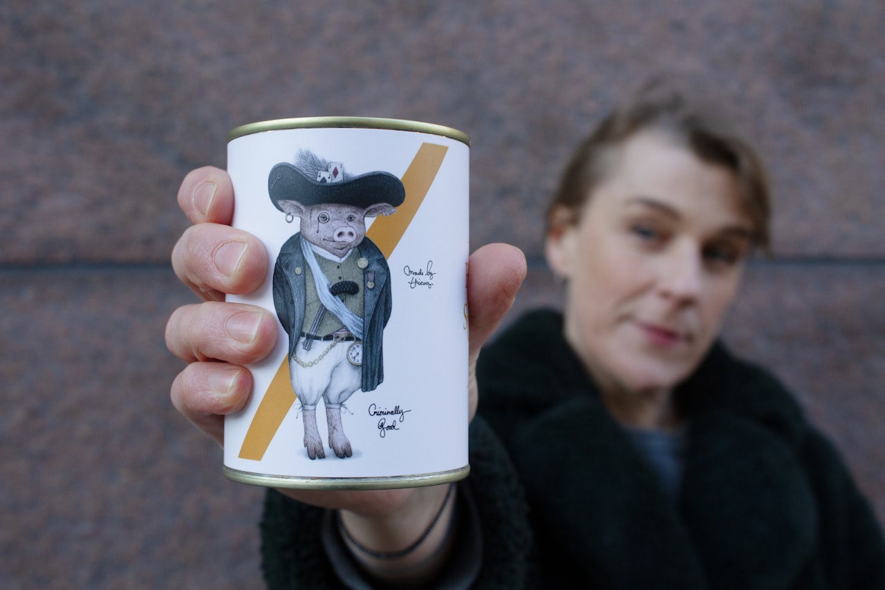 HERMETIKK, TAKK: In the can-gründerne vil tilby ferdigmat som både er sunt og godt. Denne varianten består av ertesuppe med svinebog fra norske gårder. Foto: Gunhild Aaslie Soldal boksmat hermetikk in the can