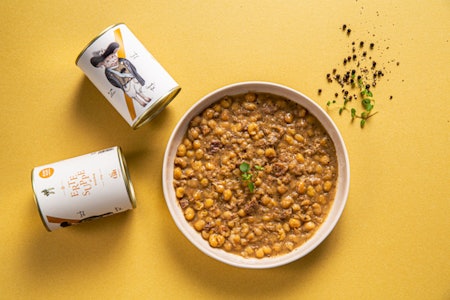 GUL BOKS: Ertesuppe med svinebog. Foto: Hanne Buxerud in the can ertesuppe