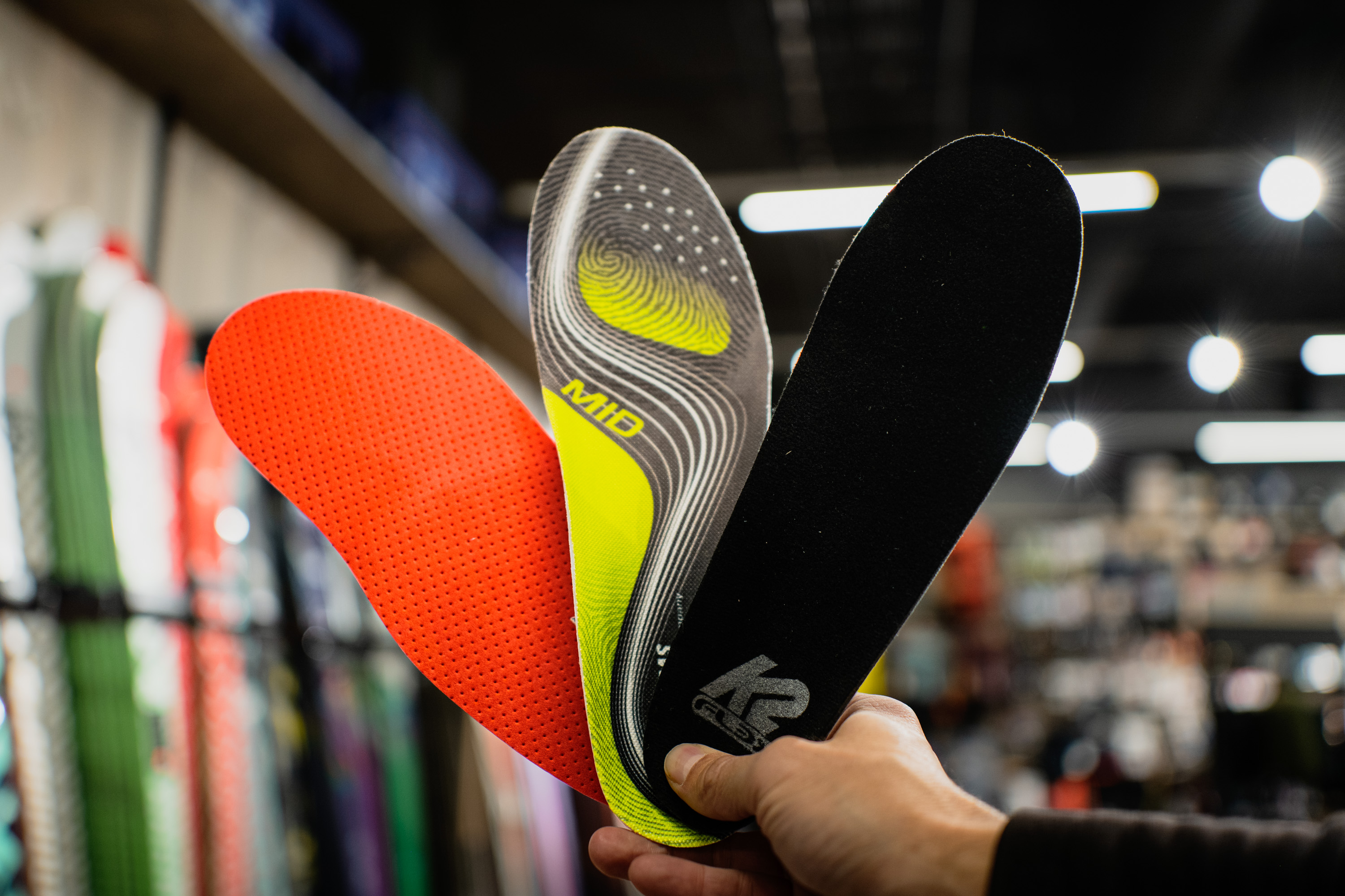 ULIKE GRADER AV TILPASSING: En spesialtilpasset såle vil samle forfoten, holde den samlet og gi bedre rom i front. Ofte er dette den eneste spesialtilpasningen du trenger å gjøre, selv om skallet på støvelen er på grensen til å være for smal. Foto: Sigurd Ekeli Grimsby