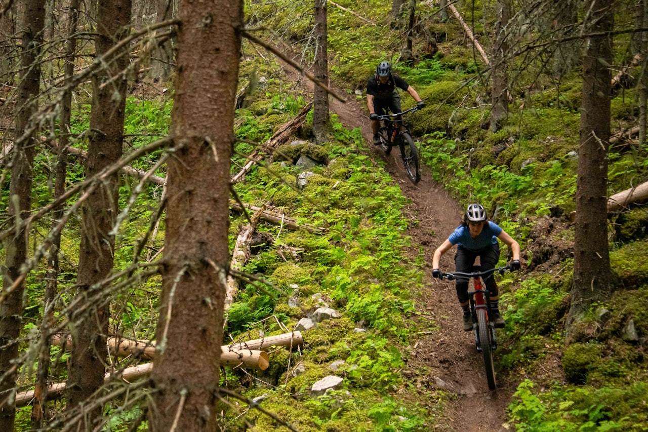 STJERNEBESØK: Manon Carpenter tok turen til Nesbyen for å sjekke ut noen av Norges feteste stier. Foto: Pete Scullion manon carpenter nesbyen