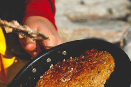 PANNESTEKT: Ferskt brød, rett fra panna. Foto: Sigrid Henjum pannestekt brød turmat