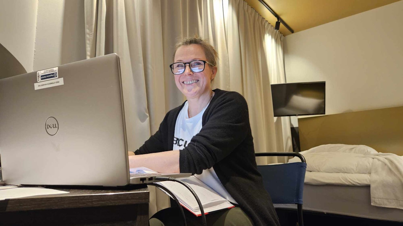I ENSOM MAJESTET: Norges første kvinnelige sykkelpresident fulgte det digitale tinget fra et hotellrom i Oslo. Foto: Henrik Alpers. I ENSOM MAJESTET: Norges første kvinnelige sykkelpresident fulgte det digitale tinget fra et hotellrom i Oslo. Foto: Henrik Alpers.