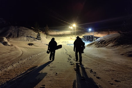 TEMPELSETER: Kenneth Erlandsen og Tommie Berkani andaktsfull anmars mot Tempelseter. Foto: Christian Nerdrum TEMPELSETER: Kenneth Erlandsen og Tommie Berkani andaktsfull anmars mot Tempelseter. Foto: Christian Nerdrum