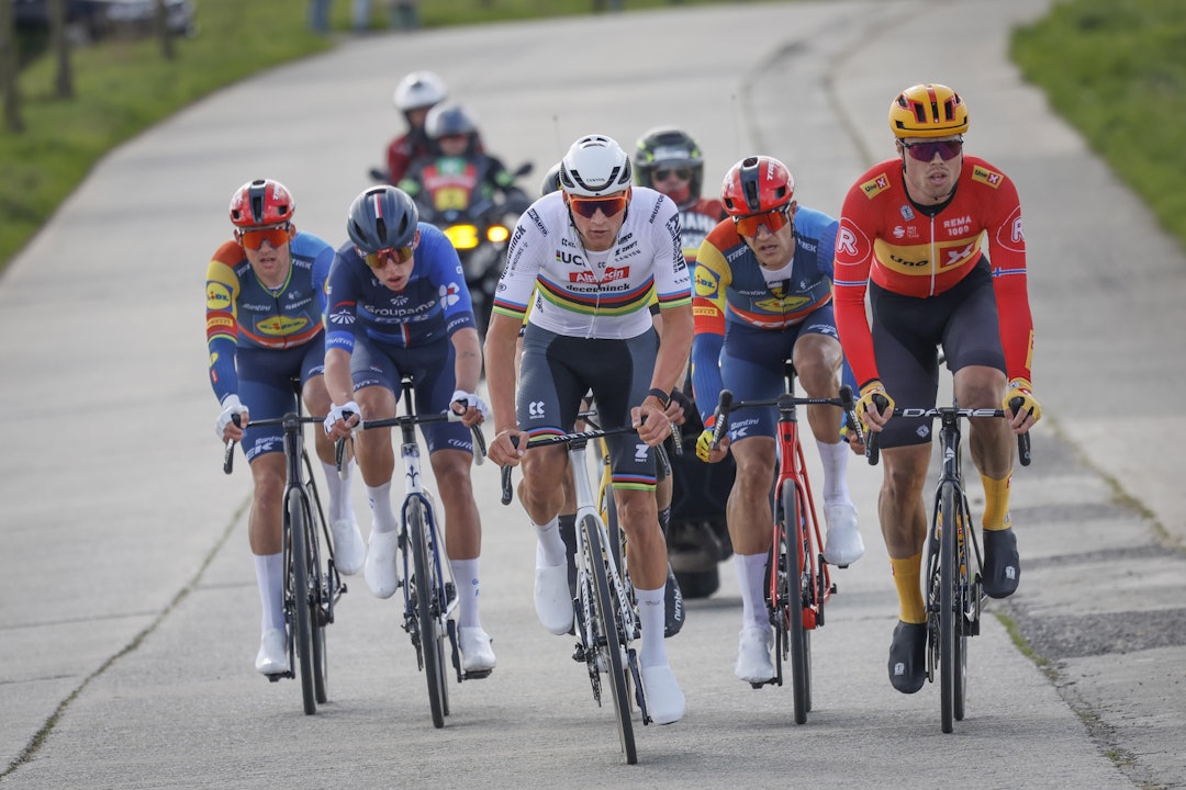 SATT MED: Det så lovende ut da Rasmus Tiller klarte å følge denne gjengen etter Kemmelberg. Foto: Cor Vos SATT MED: Det så lovende ut da Rasmus Tiller klarte å følge denne gjengen etter Kemmelberg. Foto: Cor Vos