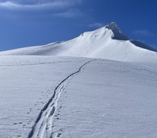 skispor mot fjell