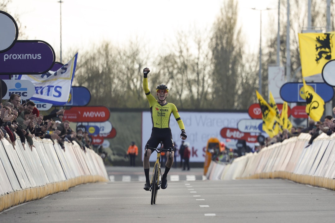 TIL TOPPS: Matteo Jorgenson med sin første klassikerseier. Foto: Cor Vos TIL TOPPS: Matteo Jorgenson med sin første klassikerseier. Foto: Cor Vos