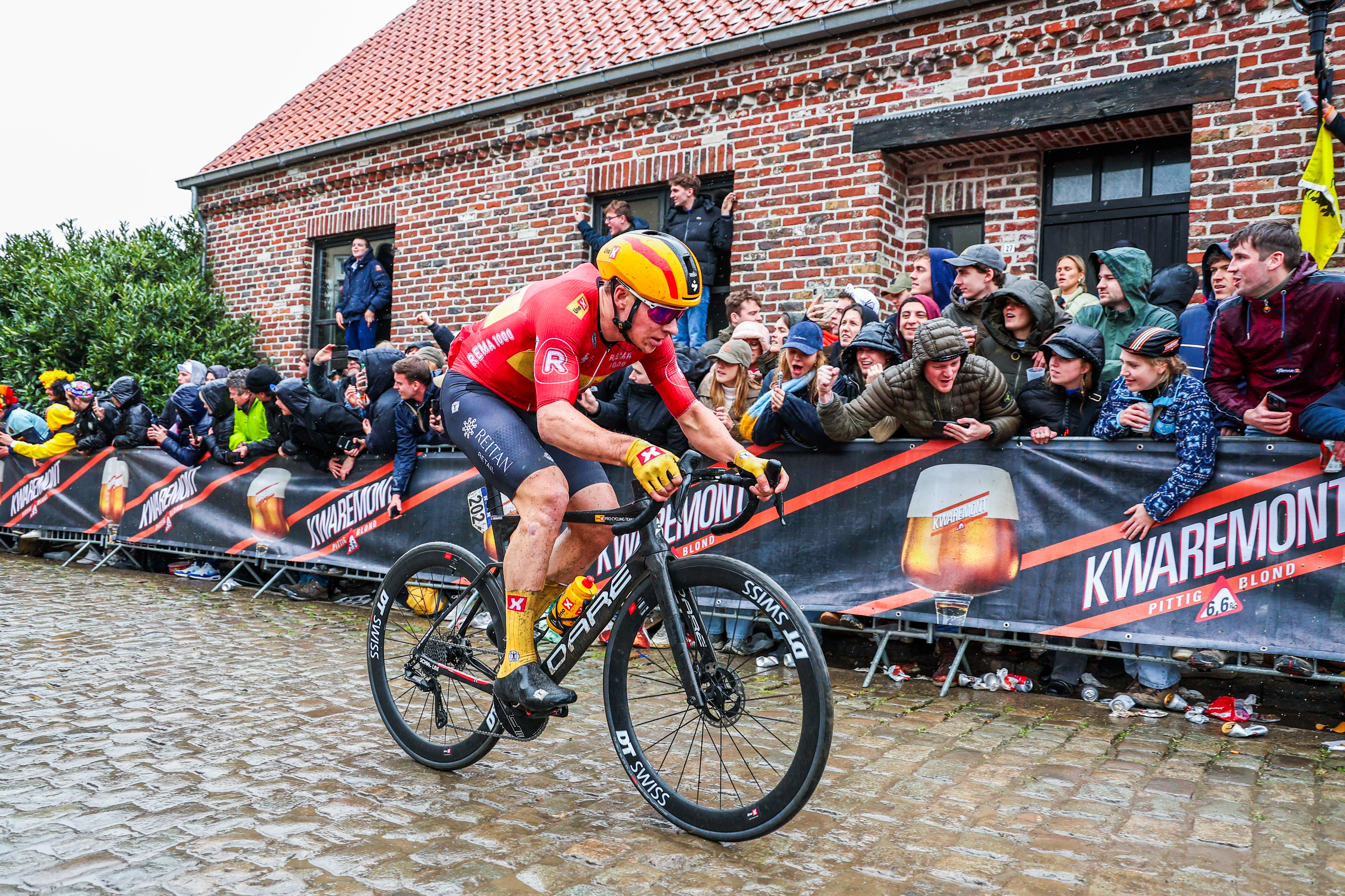 FORSØKTE: Jonas Abrahamsen var toneangivende tidlig i finalen på Flandern rundt. Foto: Cor Vos