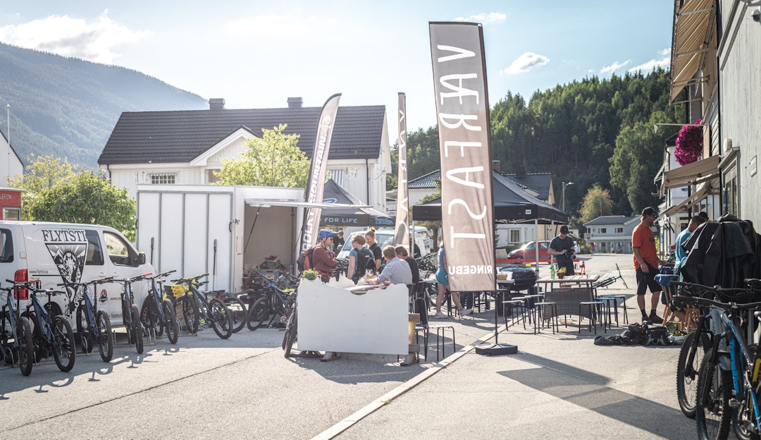 SHUTTLE-STEMNING: SykkelViku i Ringebu har blitt et fast innslag på festival-kalenderen. Foto: Julia Hamre/Værfast. sykkelviku ringebu 2024