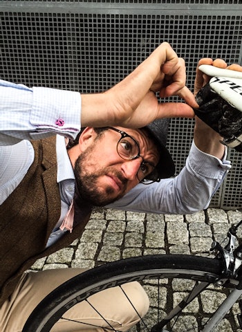 INN I TASKA: Alt du trenger for å fikse sykkelen din underveis får du plass til i en liten sadeltaske. Men hva skal med? Foto: Christian Nerdrum. INN I TASKA: Alt du trenger for å fikse sykkelen din underveis får du plass til i en liten sadeltaske. Men hva skal med? Foto: Christian Nerdrum.