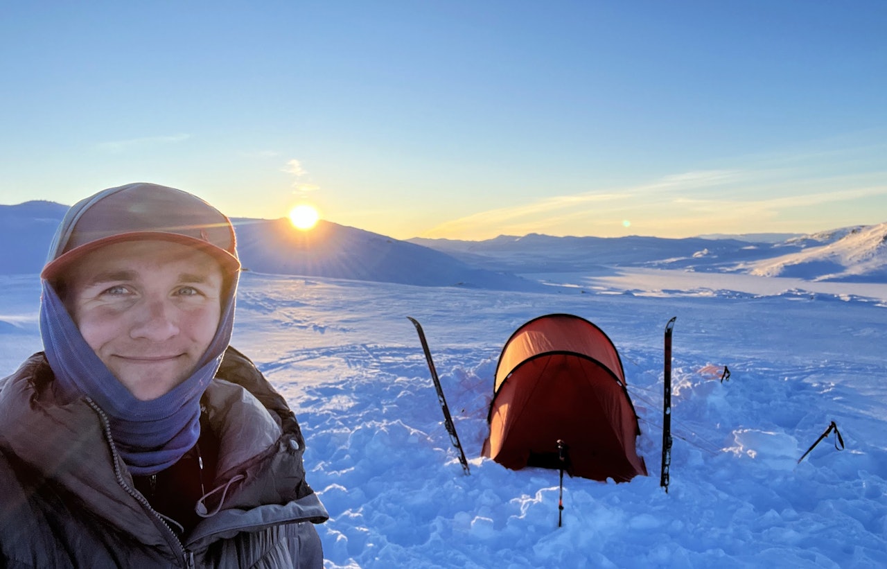 TURVANT: Bendik Iversen har ikke noe imot å pakke til tur. Her fra  Skarvheimen i fjor, da han gikk alene fra Finse til Breistølen. Foto: Privat Bendik Iversen