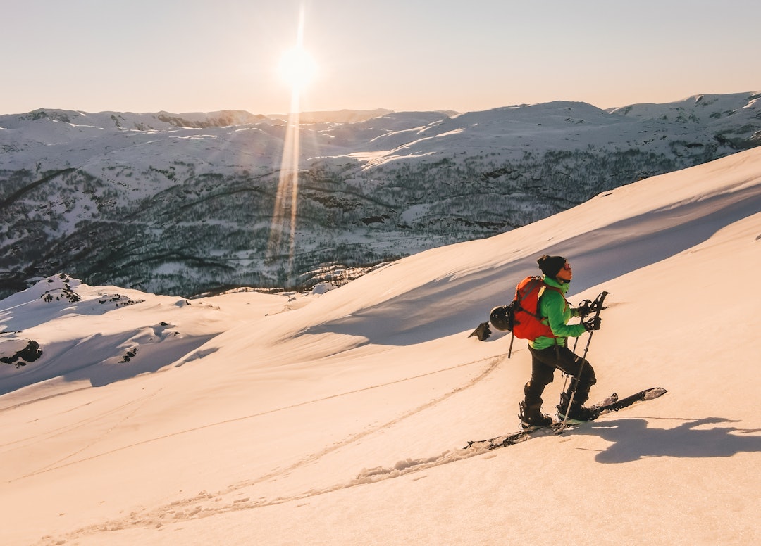 FINE FINNMARK: Klokka er stilt, og dagene blir lange for splitboardfestivalen i Finnmark. Foto: Tor Ole Larsen FINE FINNMARK: Klokka er stilt, og dagene blir lange for splitboardfestivalen i Finnmark. Foto: Tor Ole Larsen