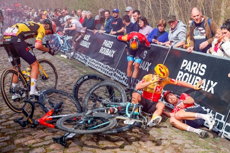 NOK VELT: Kristoffer Halvorsens sykkelkarriere endte på mange måter her (riktignok av andre årsaker). Nå vil CPA ha slutt på de stygge veltene i Arenbergskogen. Foto: Cor Vos