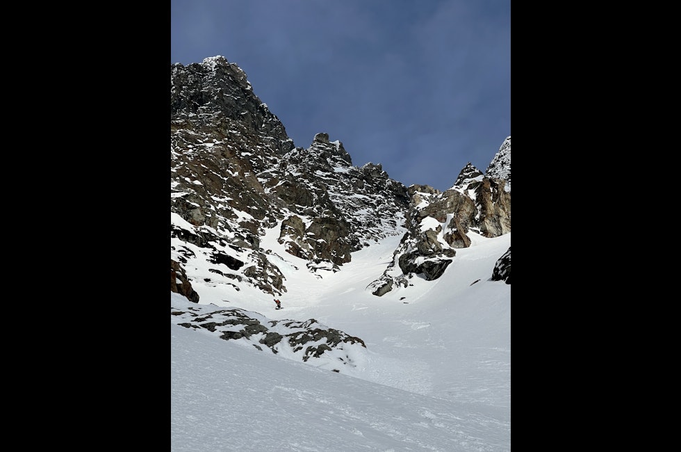 snowboardkjøring i fjellet