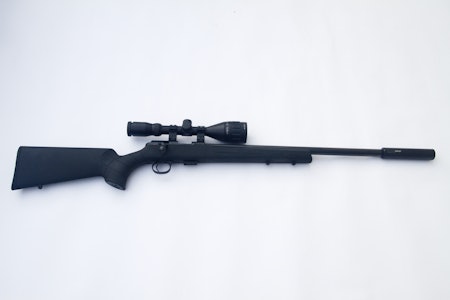 CZ 457 VARMINT: Med et tykkere løp enn standardutgaven er dette en rifle som innbyr til prikkskyting på blink og småvilt. Med et tykkere løp enn standardutgaven er dette en rifle som innbyr til prikkskyting på blink og småvilt.