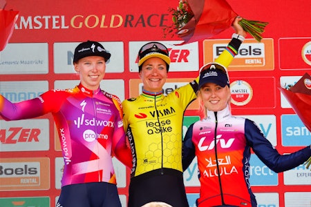 PÅ PODIET: Ingvild Gåskjenn med en av de største norske prestasjonene på kvinnesiden noensinne. Foto: Sprint Cycling/Liv-AlUla