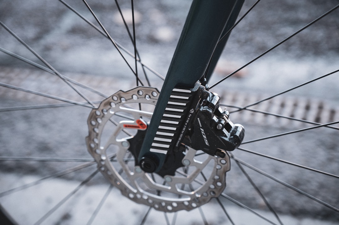 AGGRESSIVT: Sykkelen har kjøleribbe på forbremsen. Ser stilig ut, men er unødvendig dødvekt på sykkelen.