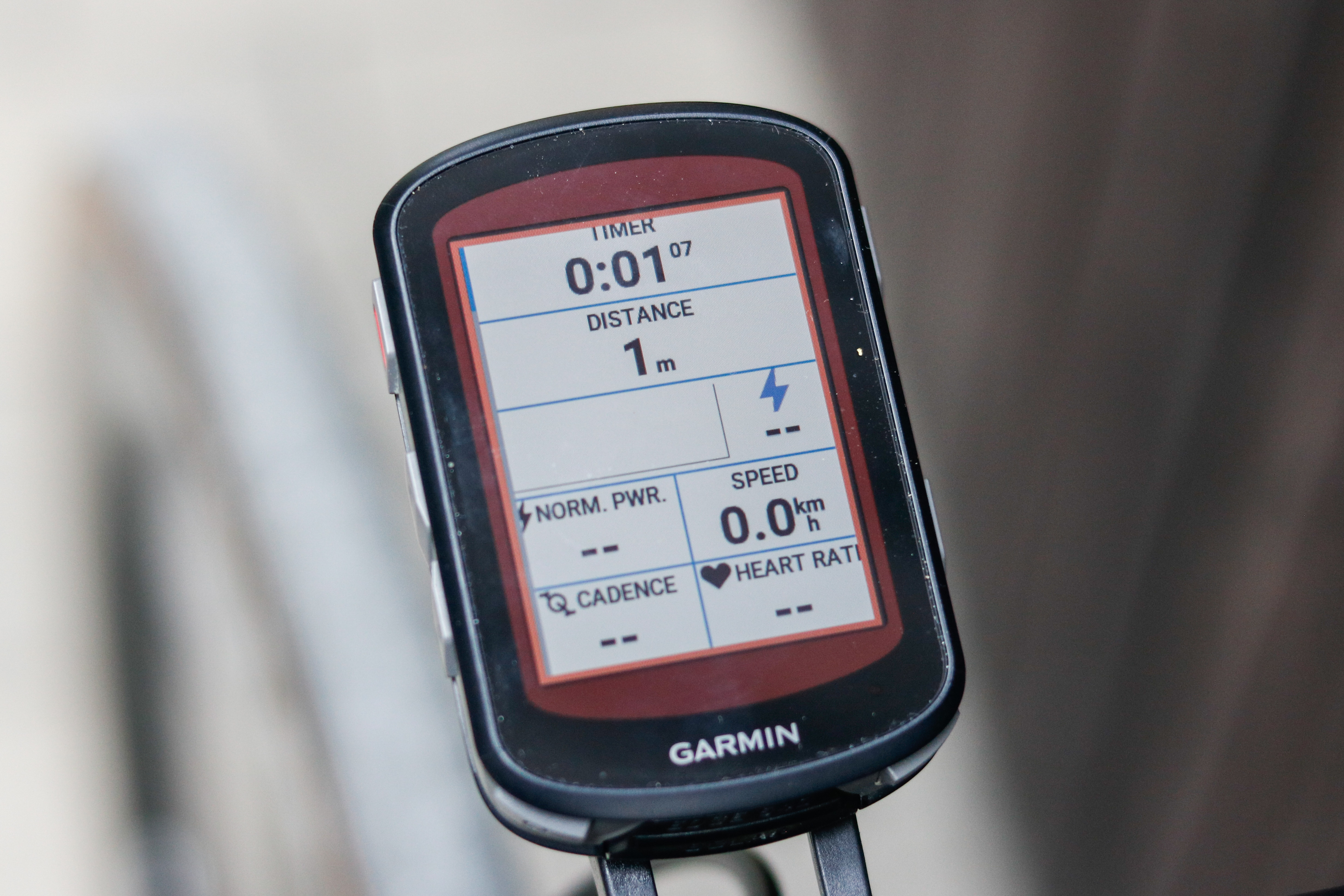 TOPP SKJERM: Skrift og tall er veldig tydelig i den kontrastfylte skjermen.