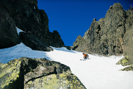 BRATT OG UTILGJENGELIG: Terje Halstensgård på vei ned S-renna. En av Hallingskarvets mange, bratte nedkjøringer. Foto: Christian Nerdrum BRATT OG UTILGJENGELIG: Terje Halstensgård på vei ned S-renna. En av Hallingskarvets mange, bratte nedkjøringer. Foto: Christian Nerdrum