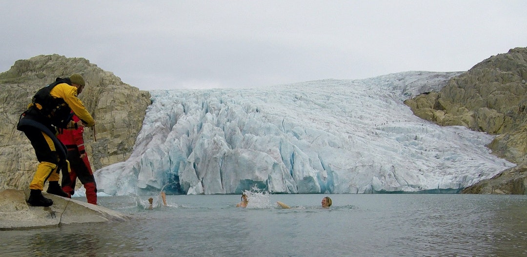 FRISKT: Bare å hoppe i det! Foto: Lailia Johanne Reigstad inste mosevatnet