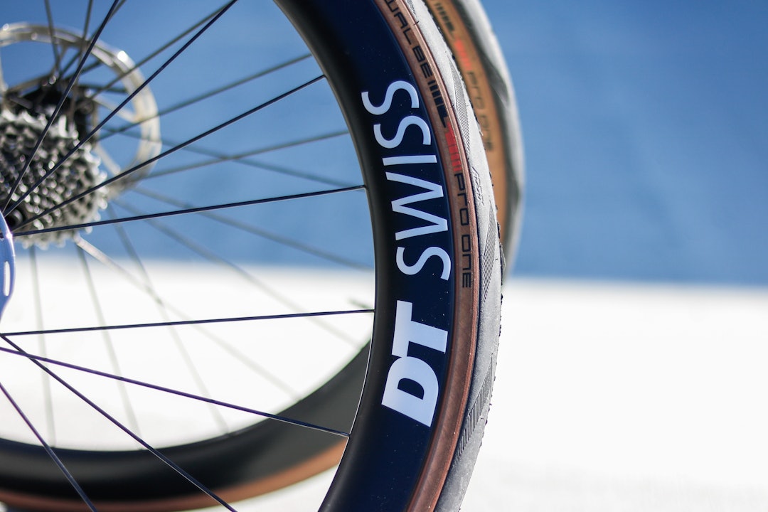 TYDELIG: DT Swiss-logoen er enkel, men markant på hjulene.