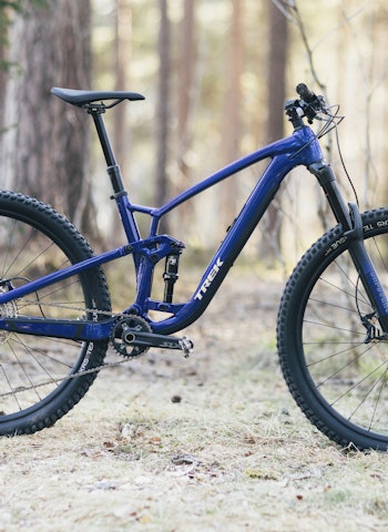 BUDSJETTKNUSER? Trek Fuel EX 7 er rimelig. Men går det for mye ut over opplevelsen av prisen er lav? Foto: Kristoffer H. Kippernes. trek fuel ex 7 test