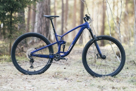 BUDSJETTKNUSER? Trek Fuel EX 7 er rimelig. Men går det for mye ut over opplevelsen av prisen er lav? Foto: Kristoffer H. Kippernes. trek fuel ex 7 test