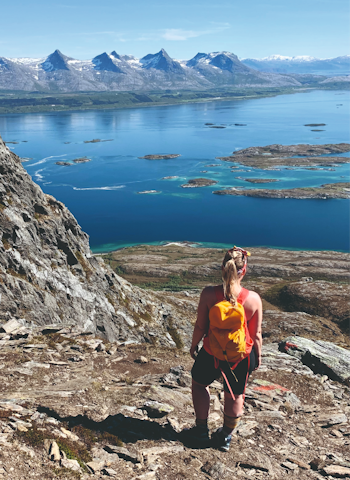 TOPP TUR: På tur Dønnamannen har du formidabel utsikt over Helgeland. dønnamannen