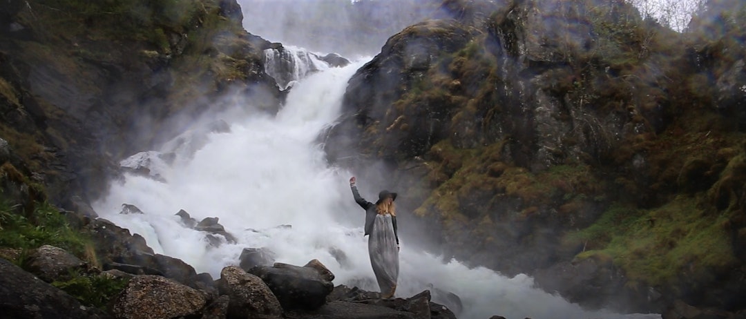 Malin Jacob som huldra i fossen! Malin Jacob som huldra i fossen!