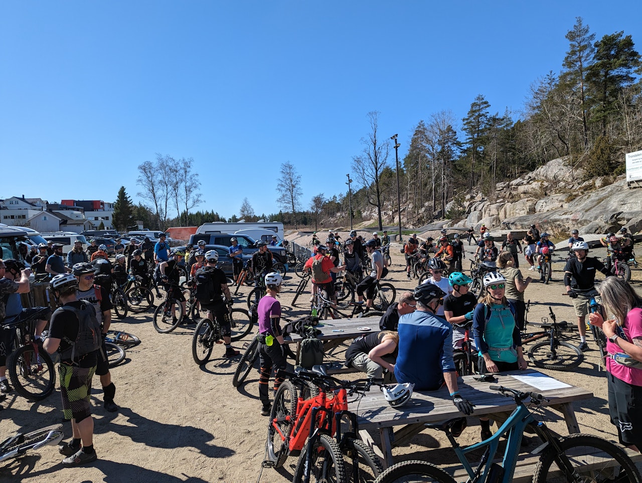 POPULÆRT: Et av de sikreste tegnene på at sesongen er i gang: denne helgen er det cruxjam og stifestival i Fredrikstad. Foto: Pål Valbjørk Fredrikstad cruxjam og stifestival 2024