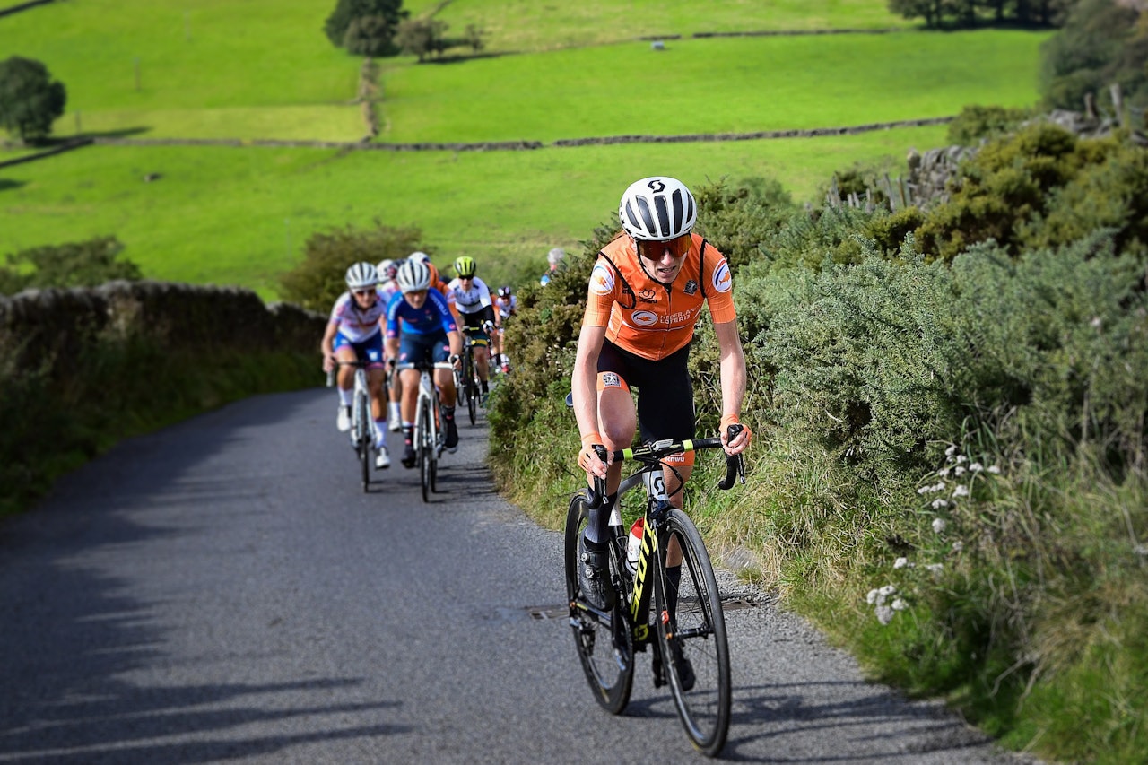 STIKKER AV: Annemiek van Vleuten går solo under VM-rittet i Harrogate. Foto: Cor Vos. STIKKER AV: Annemiek van Vleuten går solo under VM-rittet i Harrogate. Foto: Cor Vos.