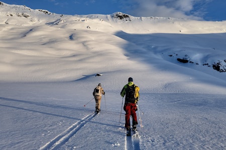 SPLITTET I FINNMARK: To splitboardere på vei opp Koppartind i Troms under splitboardfestival i Finnmark(!). Bilde: Christian Nerdrum SPLITTET I FINNMARK: To splitboardere på vei opp Koppartind i Troms under splitboardfestival i Finnmark(!). Bilde: Christian Nerdrum