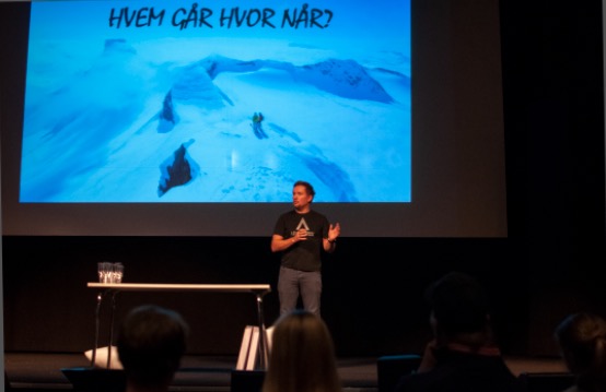 DELER AV ERFARING: Markus Landrø under skredkonferansen på Chateu Neuf i Oslo, som trakk fullt hus. Foto: Gunhild Aaslie Sodal