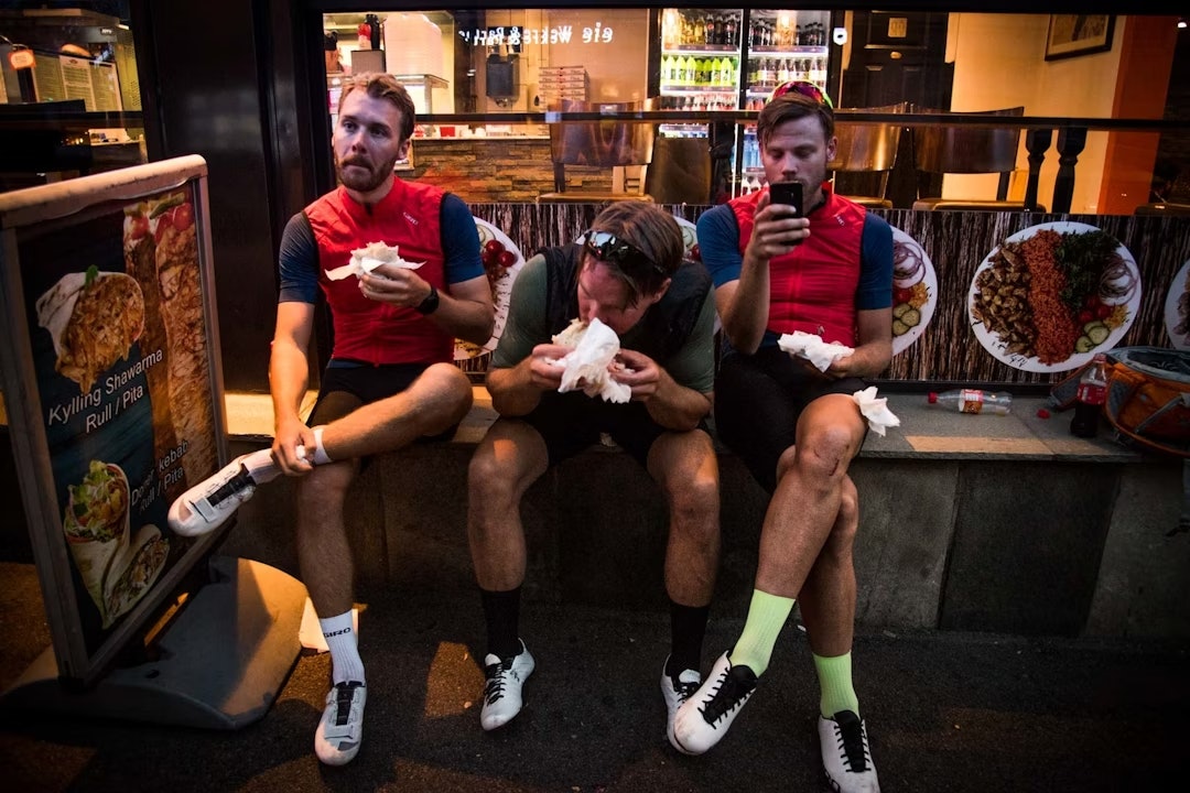 MAT FOR MONS: Milano-Sanremo avsluttes selvsagt med kebab på Sanremo kebab. Foto: Henrik Alpers.