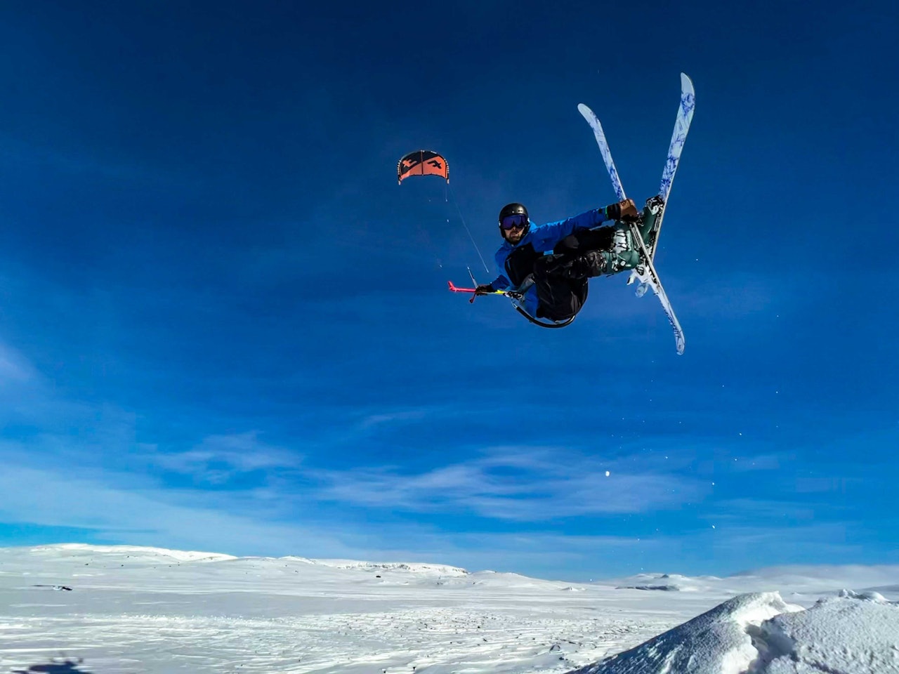 INTERN JUSTIS PÅ HARDANGERVIDDA: Bjørn Kaupang og resten av kiterne på Hardangervidda har levd med en dynamisk forbudssone av hensyn til villreinen. Forbudssonene er blitt utarbeidet av Oslo Kiteklubb, som kunne gi daglige oppdateringer om reinens posisjon. Foto: Marius Arnesen INTERN JUSTIS PÅ HARDANGERVIDDA: Bjørn Kaupang og resten av kiterne på Hardangervidda har levd med en dynamisk forbudssone av hensyn til villreinen. Forbudssonene er blitt utarbeidet av Oslo Kiteklubb, som kunne gi daglige oppdateringer om reinens posisjon. Foto: Marius Arnesen