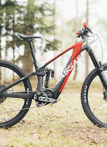 HEI, DER! Gasgas er relativt ferske på elsykkelmarkedet, og har definitivt noen spennende modeller. Vi har testet ECC4. Foto. Kristoffer H. Kippernes gasgas elsykkel