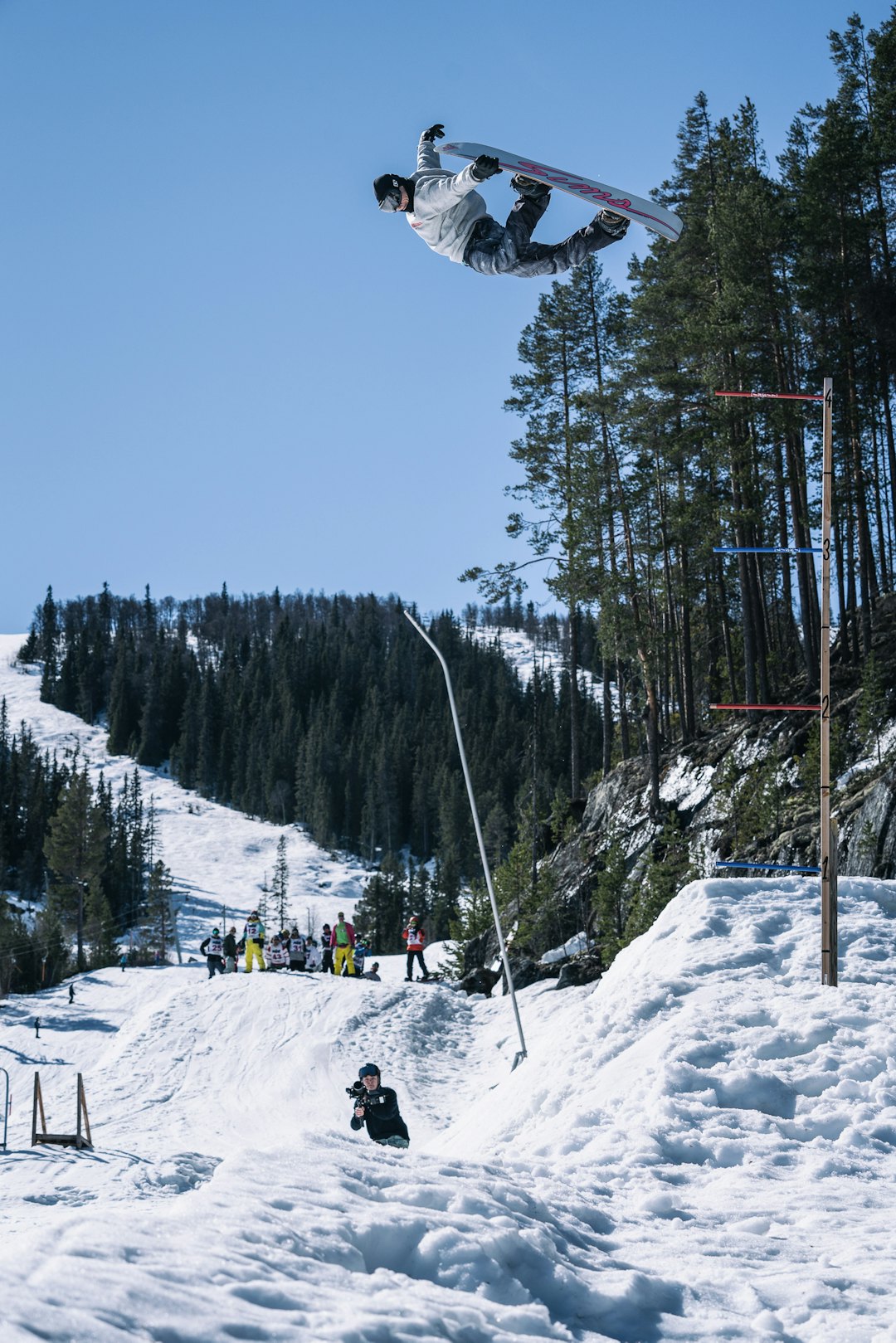 FORNEKTER SEG IKKE: Terje Haakonsen går skyhøyt i den håndshapede pipen. Foto: Jon Levi Pedersen FORNEKTER SEG IKKE: Terje Haakonsen går skyhøyt i den håndshapede pipen. Foto: Jon Levi Pedersen