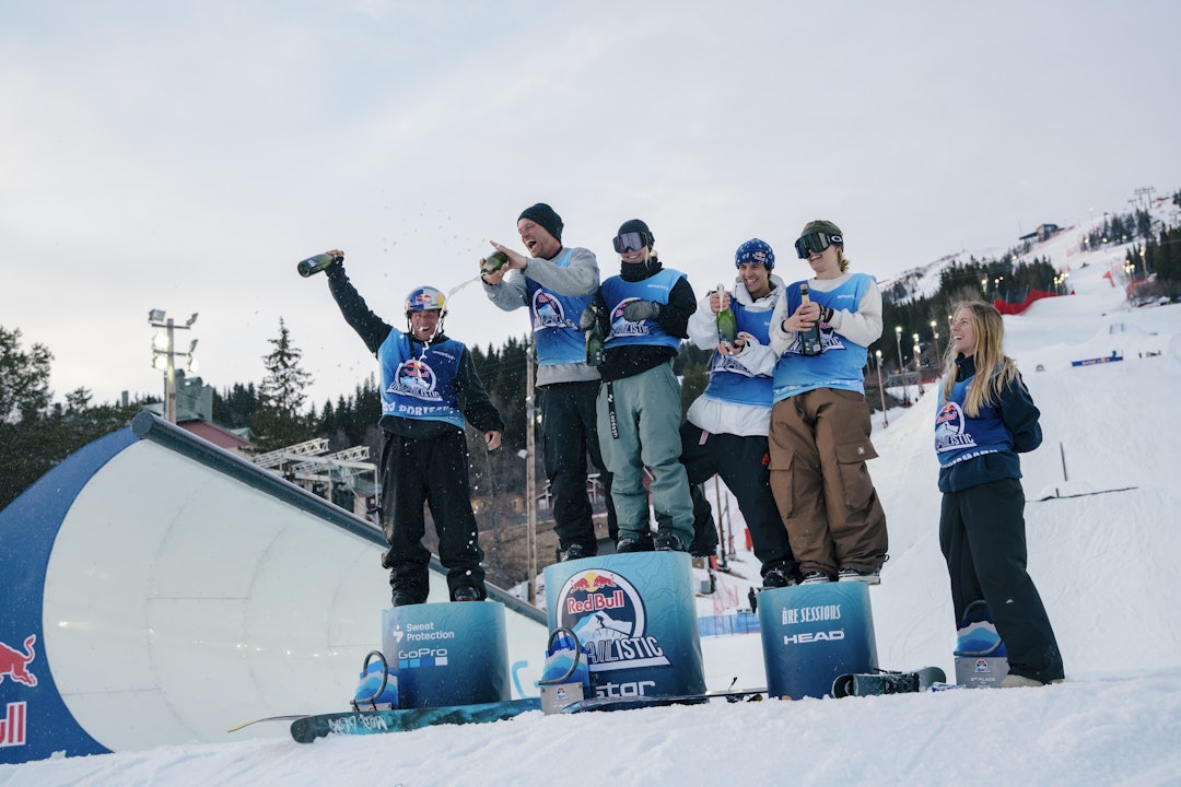 FULL FEST: Alle vinnerne av Red Bull Unrailistic samlet på pallen. Foto: Adam Klingeteg / Red Bull Content Pool. Pallen, Red Bull Realistic