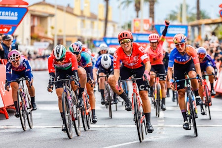 LA VUELTA: Alison Jackson spurter inn til seier på den 2. etappen av La Vuelta Femenina mandag. Rittet følger du på TV hele denne uka. Foto: Cor Vos