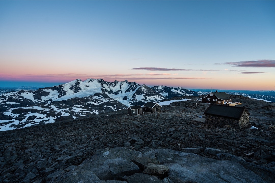 ET HØYDEPUNKT: Fanaråki en nydelig junikveld. Foto: Bård Basberg fanaråken
