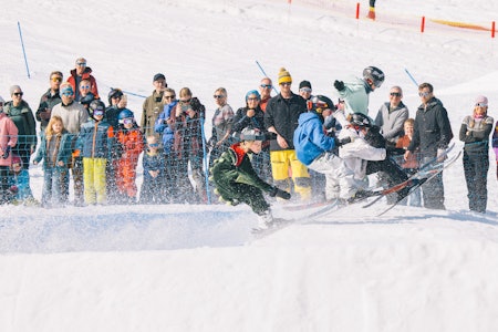 SESONGSKIFTE: Pond skim ble ikke mindre populært med godværet i Myrkdalen under Open Klasse. Foto: Chris Baldry/Norway Best SESONGSKIFTE: Pond skim ble ikke mindre populært med godværet i Myrkdalen under Open Klasse. Foto: Chris Baldry/Norway Best