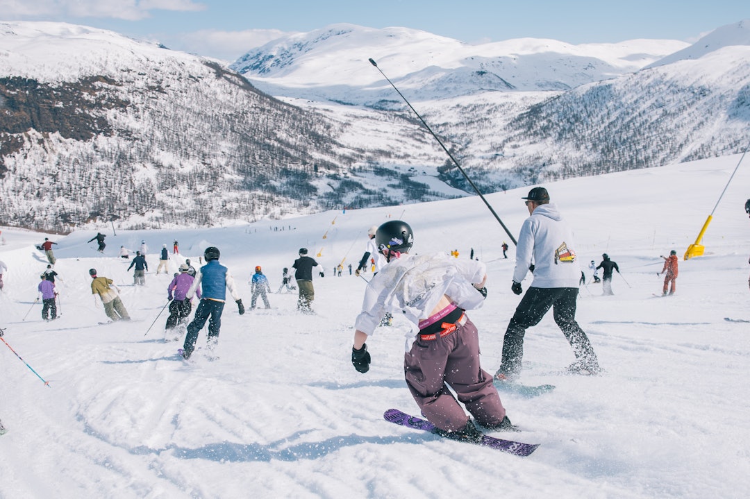 GANG SHRED: Greit trøkk når alle de 400 deltakerne startet likt fra toppen av bakken. Foto: Chris Baldry/Norway Best GANG SHRED: Greit trøkk når alle de 400 deltakerne startet likt fra toppen av bakken. Foto: Chris Baldry/Norway Best
