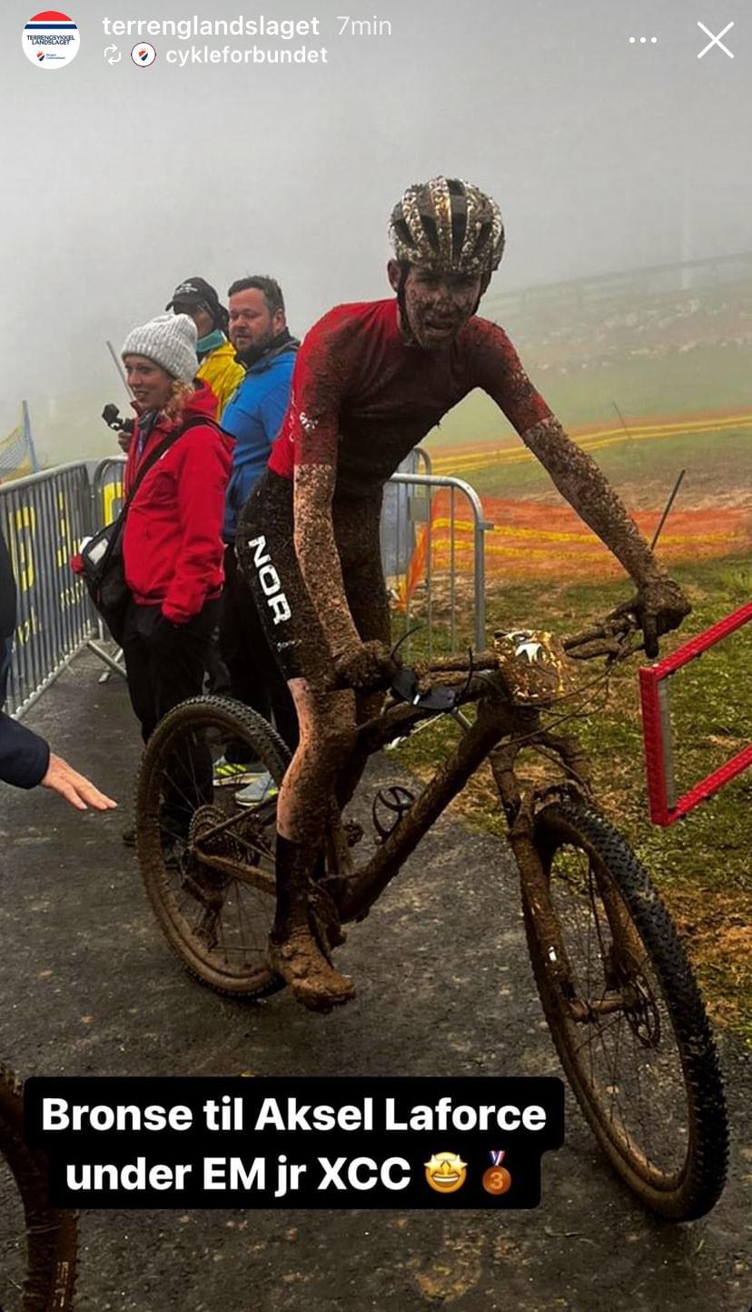 I BOKS: Terrenglandslaget la ut dette bildet på Instagram etter at bronsemedaljen var i boks. Her går det greit fram hva slags forhold rytterne har å hanskes med i Romania denne langhelgen. FOTO: Terrenglandslaget på Instagram I BOKS: Terrenglandslaget la ut dette bildet på Instagram etter at bronsemedaljen var i boks. Her går det greit fram hva slags forhold rytterne har å hanskes med i Romania denne langhelgen. FOTO: Terrenglandslaget på Instagram