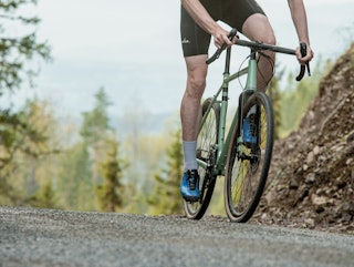 SYKKELVENN: White GX LTD 24 er en rask og leken grussykkel, perfekt til norske forhold. Foto: Henrik Alpers.