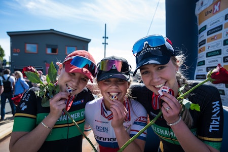 SOLOPRESTASJON: Mia Kronheim Gjertsen var alene mot et samlet Lillehammer-opptrekk i spurten på gaterittet. Foto: Henrik Alpers. SOLOPRESTASJON: Mia Kronheim Gjertsen var alene mot et samlet Lillehammer-opptrekk i spurten på gaterittet. Foto: Henrik Alpers.