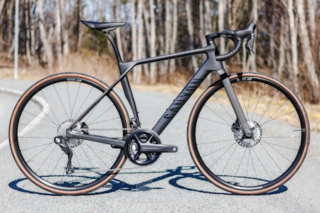 POPULÆR: Canyon Endurace tilbyr en balanse mellom komfort og prestasjon som er lett å sette pris på. Alle foto: Knut Andreas Lone POPULÆR: Canyon Endurace tilbyr en balanse mellom komfort og prestasjon som er lett å sette pris på. Alle foto: Knut Andreas Lone