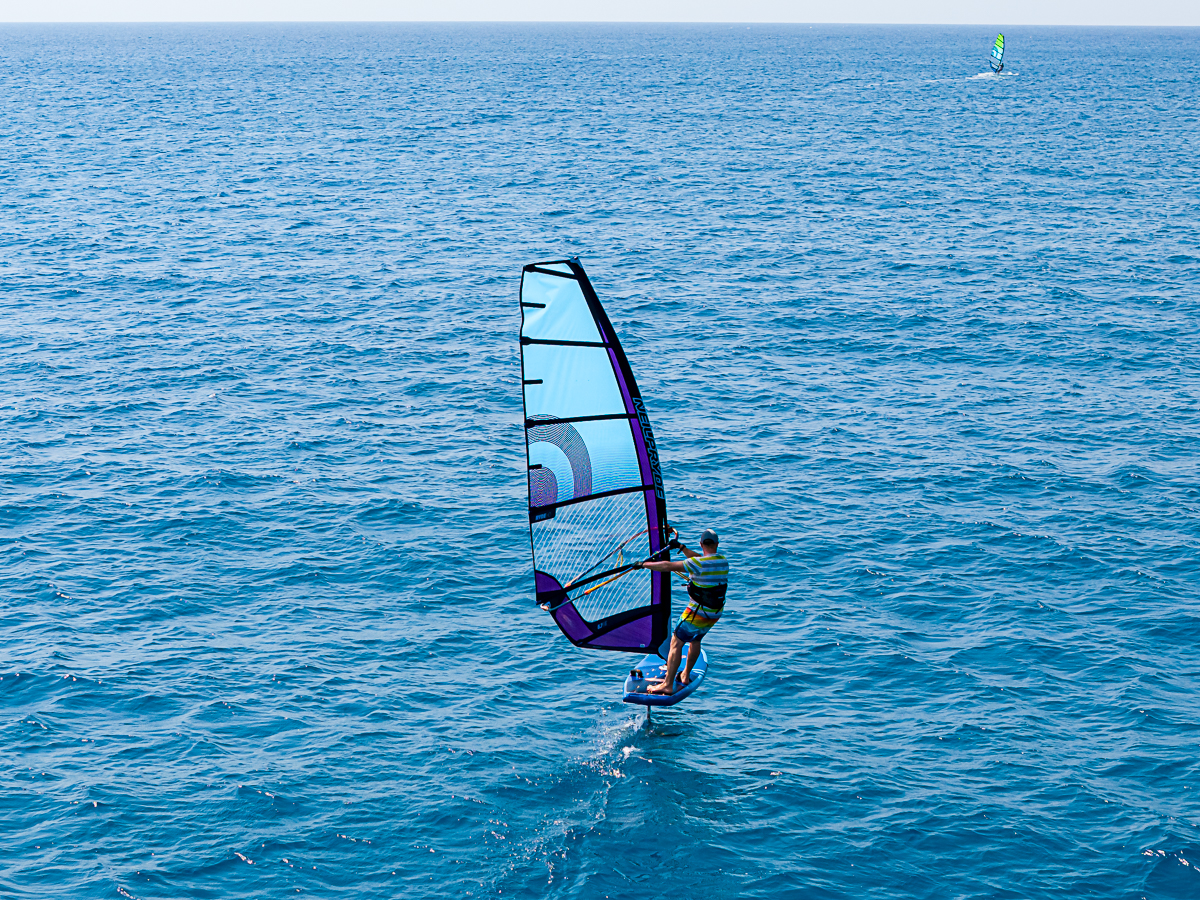 MORGENFOIL: Rolig morgenstund i perfekt harmoni med foil. Foto: EyeSeaYou / Nick Jones